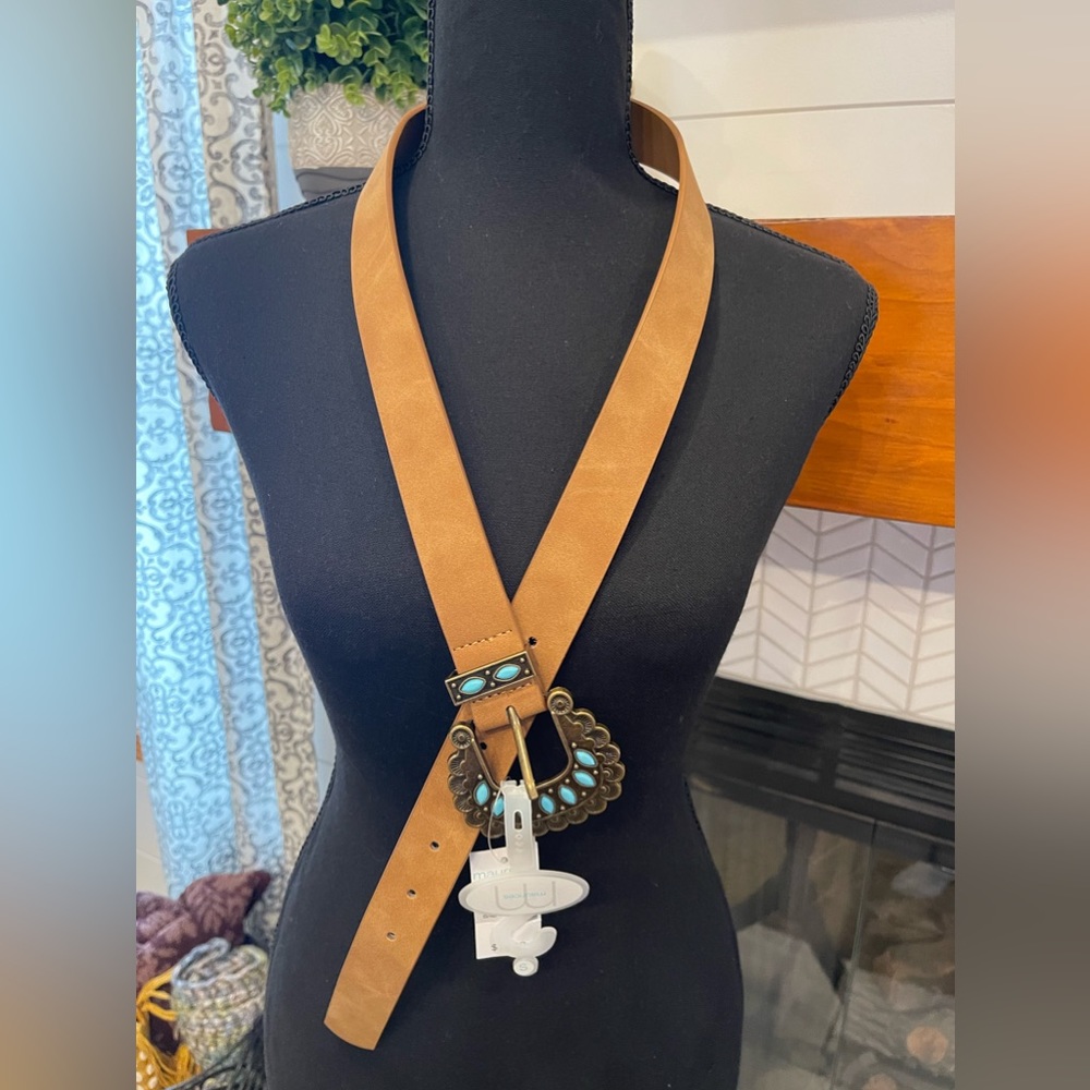 Maurice’s size small western style belt. NWT 🖤🔥